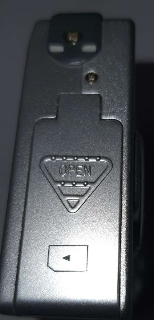 TWO VINTAGE POCKET DIGITAL CAMERAS WORKING SOLD AS IS