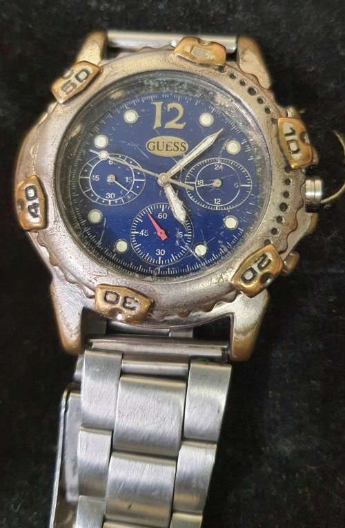 A COLLECTION OF VINTAGE MENS WATCHES SOLD AS IS NOT TESTED