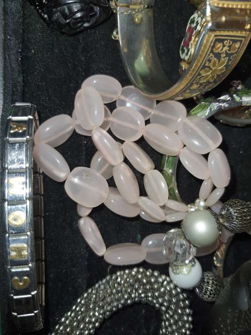 A JOBLOT VINTAGE BRACELET AND BANGLES SOLD AS IS