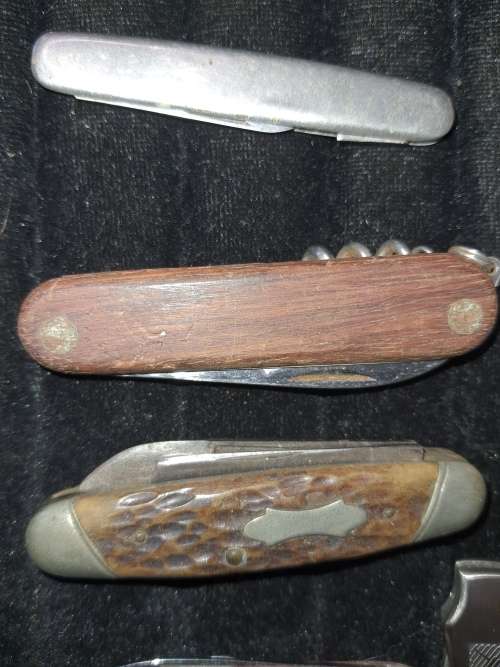 A COLLECTION OF VINTAGE POCKET KNIVES SOLD AS IS
