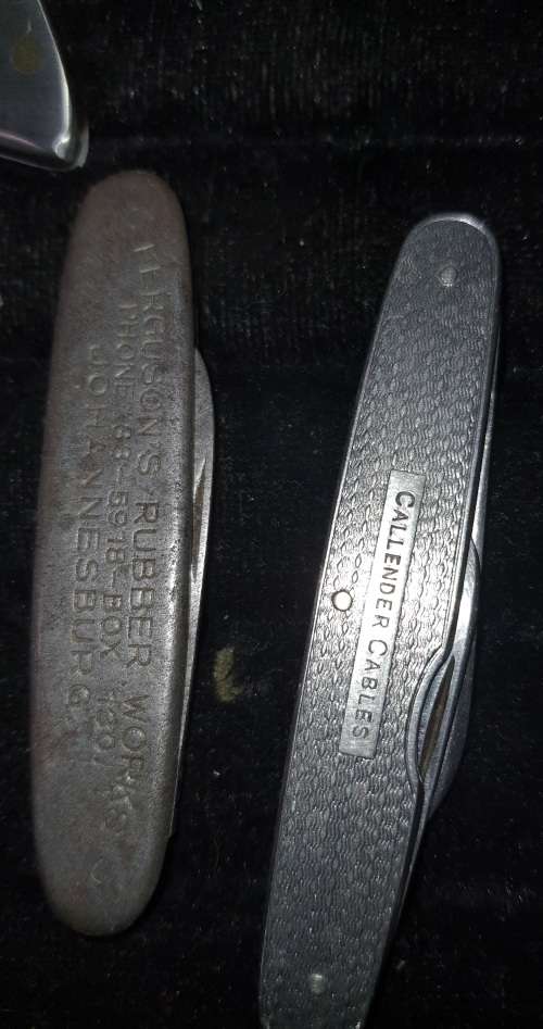 A COLLECTION OF VINTAGE POCKET KNIVES SOLD AS IS