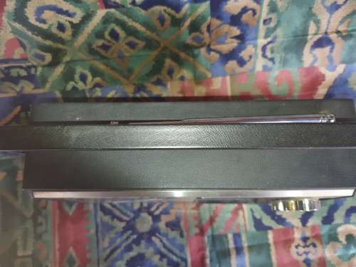 A VINTAGE HITACHI  4 BAND RADIO