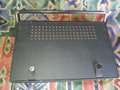 A VINTAGE HITACHI  4 BAND RADIO