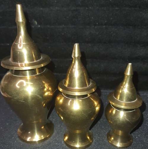 A SET OF 3 VINTAGE ARABIC STYLE BRASS CONTAINERS IN MINT CONDITION SOLD AS IS