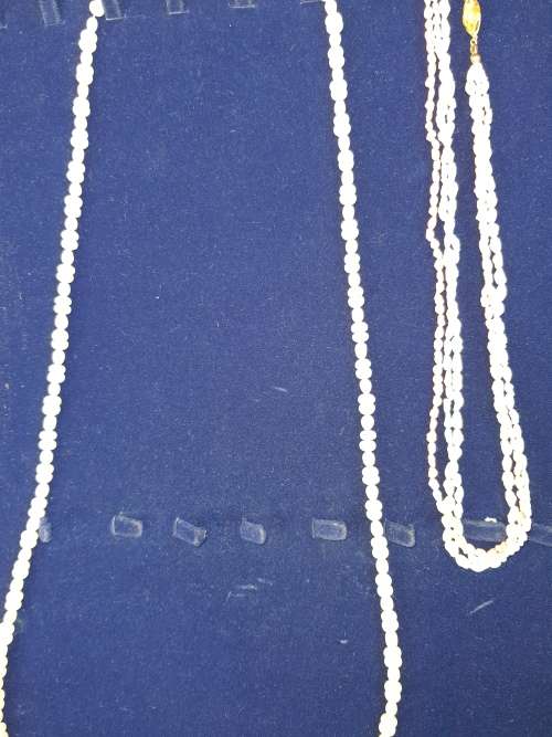 A COLLECTION OF SIMULATED PEARLS , CULTURED PEARLS AND JADE ICE NECKLACES SOLD AS IS