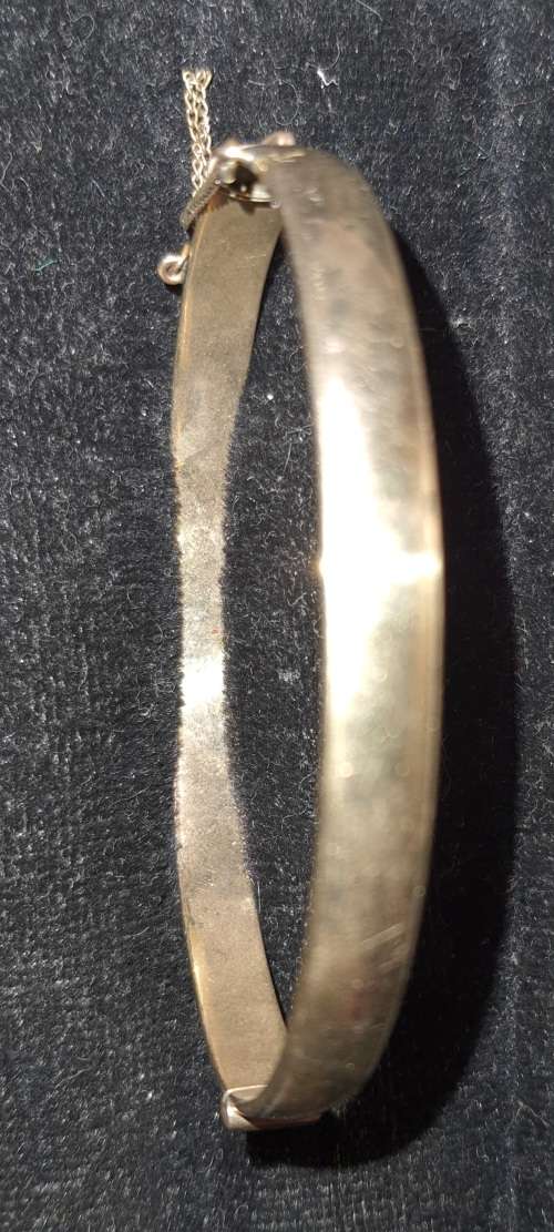 A SINGLE VINTAGE GOLD  9CT BRONZE CORE BRACELT IN GOOD CONDITION SOLD AS IS