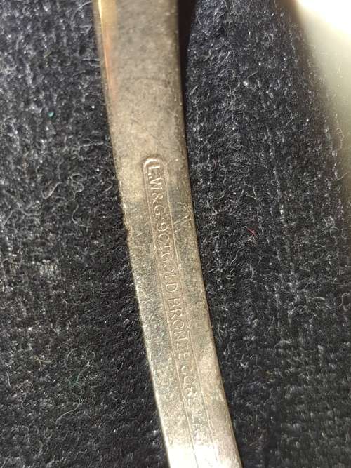 A SINGLE VINTAGE GOLD  9CT BRONZE CORE BRACELT IN GOOD CONDITION SOLD AS IS