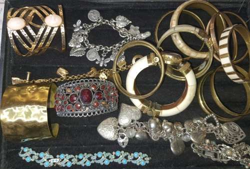 A COLLECTION OF VINTAGE BANGLES AND BRACELETS SOLD AS IS