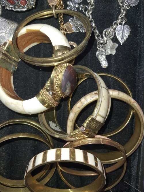 A COLLECTION OF VINTAGE BANGLES AND BRACELETS SOLD AS IS