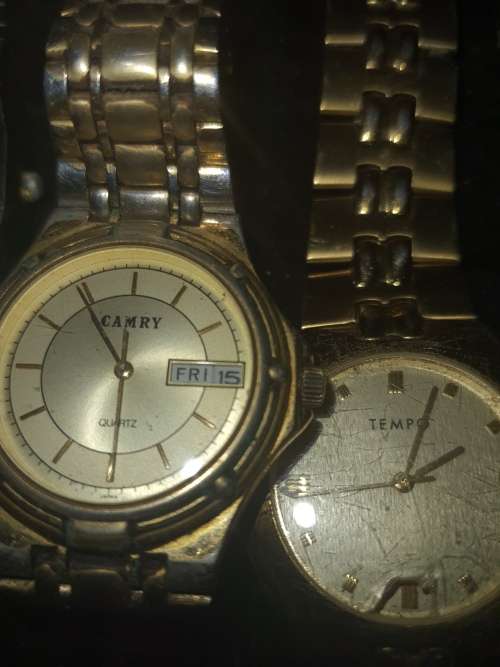 A COLLECTION OF VINTAGE MENS WATCHES SOLD AS IS NOT TESTED