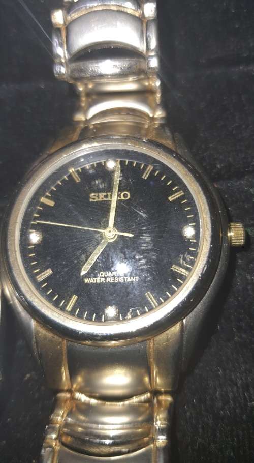 A COLLECTION OF VINTAGE MENS WATCHES SOLD AS IS NOT TESTED