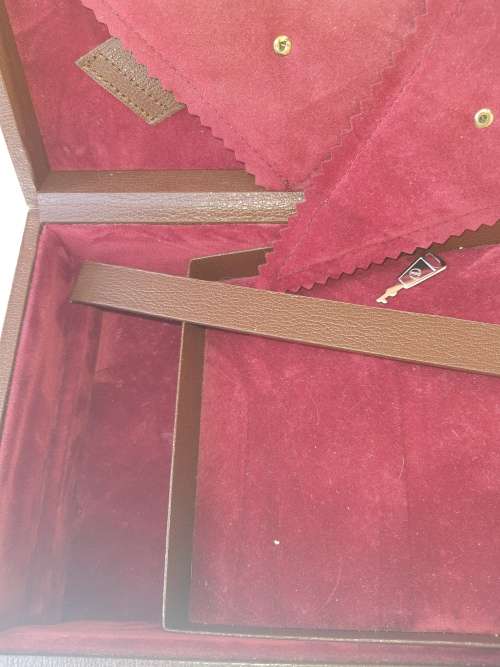 A NEAT BROWN LEATHER COVERED JEWELRY BOX IN GOOD CONDITON SOLD AS IS