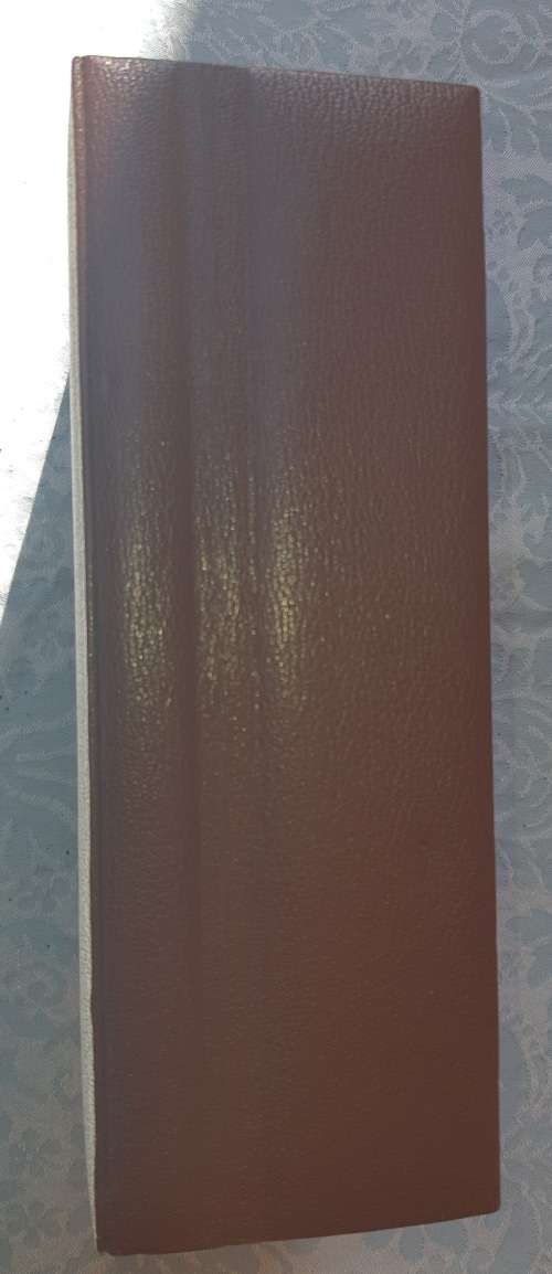 A NEAT BROWN LEATHER COVERED JEWELRY BOX IN GOOD CONDITON SOLD AS IS