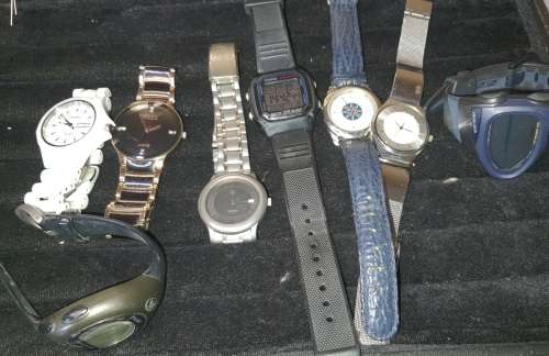 A JOBLOT WATCHES SOLD AS IS NOT TESTED