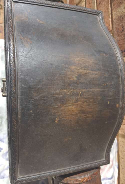 A COLLECTION OF VINTAGE WOODEN CASKETS