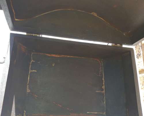 A COLLECTION OF VINTAGE WOODEN CASKETS