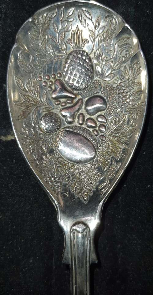 A VINTAGE SALAD LADEL SET SILVER PLATED MADE IN ENGLAND SOLD AS IS
