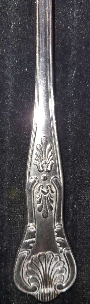 A VINTAGE SALAD LADEL SET SILVER PLATED MADE IN ENGLAND SOLD AS IS