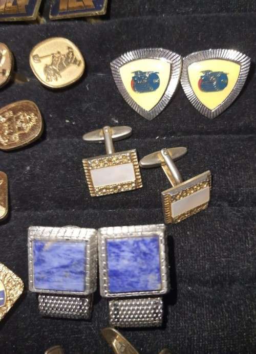 A JOBLOT GENTLEMENS COLLECTION CUFFLINKS SOLD AS IS