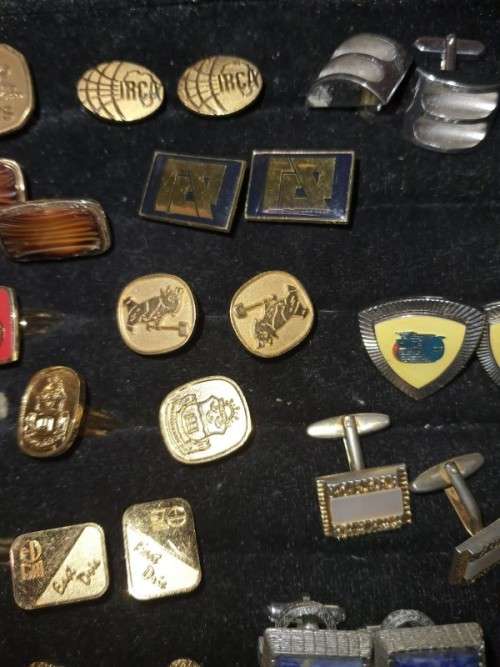 A JOBLOT GENTLEMENS COLLECTION CUFFLINKS SOLD AS IS