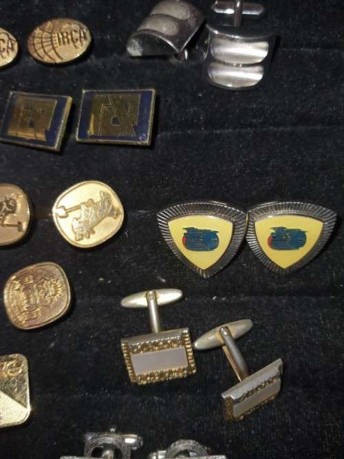 A JOBLOT GENTLEMENS COLLECTION CUFFLINKS SOLD AS IS