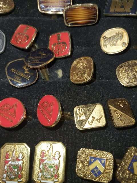 A JOBLOT GENTLEMENS COLLECTION CUFFLINKS SOLD AS IS