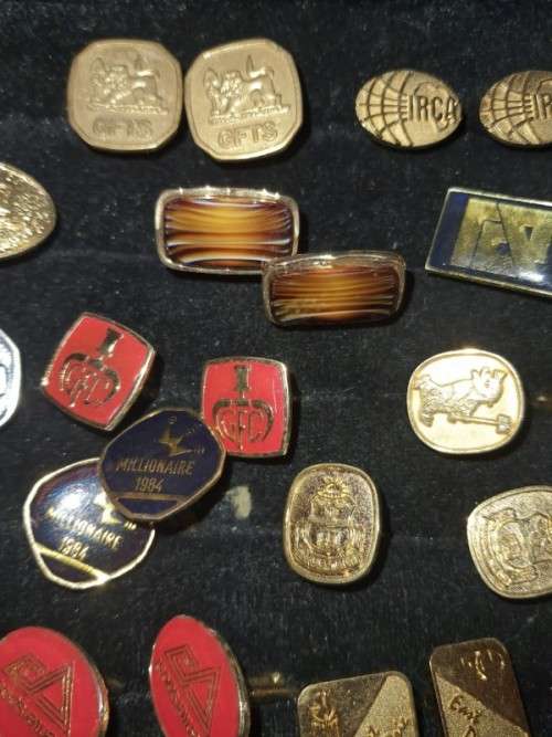 A JOBLOT GENTLEMENS COLLECTION CUFFLINKS SOLD AS IS