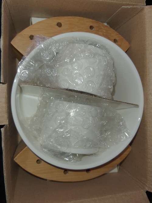 A virtually brand new never been used Maxwell and Williams white basic olive bowl