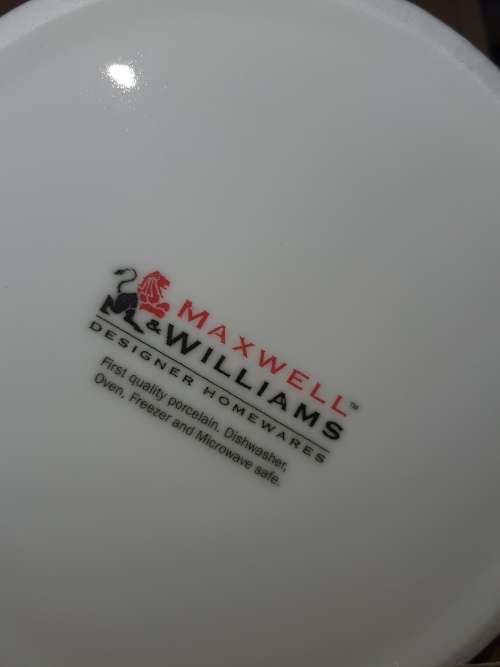 A virtually brand new never been used Maxwell and Williams white basic olive bowl