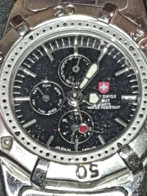 A VINTAGE STAINLESS STEEL SWISS ARMY LADIES WATCH SOLD AS IS NOT TESTED