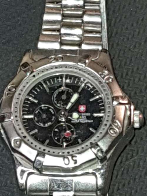 A VINTAGE STAINLESS STEEL SWISS ARMY LADIES WATCH SOLD AS IS NOT TESTED