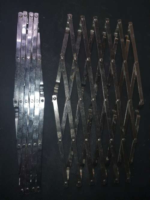 TWO VINTAGE STAINLESS STEEL EXPANDING HOT POT PLACE METS SOLD AS IS