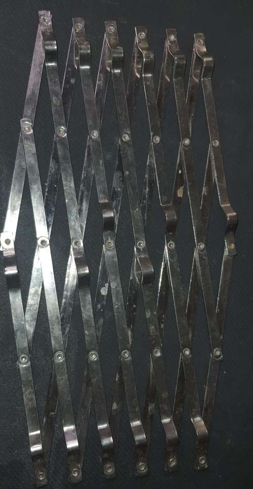 TWO VINTAGE STAINLESS STEEL EXPANDING HOT POT PLACE METS SOLD AS IS