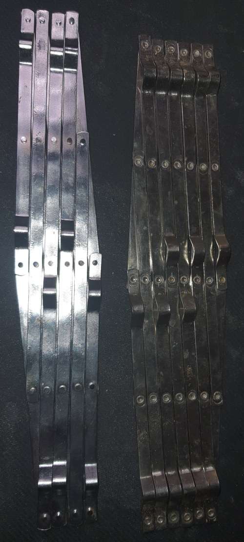 TWO VINTAGE STAINLESS STEEL EXPANDING HOT POT PLACE METS SOLD AS IS