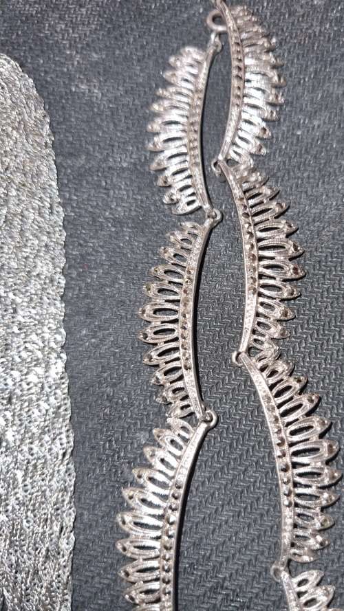 A VINTAGE JOBLOT FOR THE DISCERNING LADIES SILVER PLATED AND SILVER TONE MULTI STRAND NECKLACES