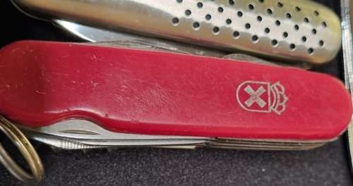 A COLLECTION FOR ALL THE MEN LIGHTERS, POCKET KNIVES AND MULTI TOOLS SOLD AS IS