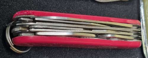 A COLLECTION FOR ALL THE MEN LIGHTERS, POCKET KNIVES AND MULTI TOOLS SOLD AS IS