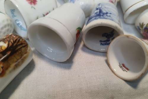 A COLLECTION OF VINTAGE PORCELLAN COLLECTORS SEWING TIMBLES SOLD AS IS
