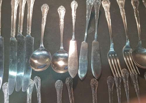 A VINTAGE FINEST QUALITY UNITY VULCAN STAINLESS STEEL 59 PIECE CUTLERY SET SOLD AS IS