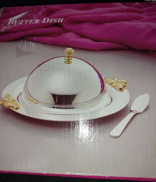 A JOB LOT VINTAGE HAS NEVER BEEN USED KiTCHENALIA SOLD AS IS