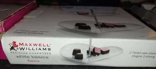 A JOB LOT VINTAGE HAS NEVER BEEN USED KiTCHENALIA SOLD AS IS