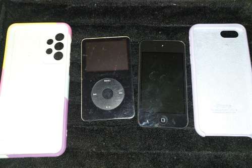 TWO  APPLE  IPODS AND 2 IPHONE COVERS SOLD AS IS NOT TESTED