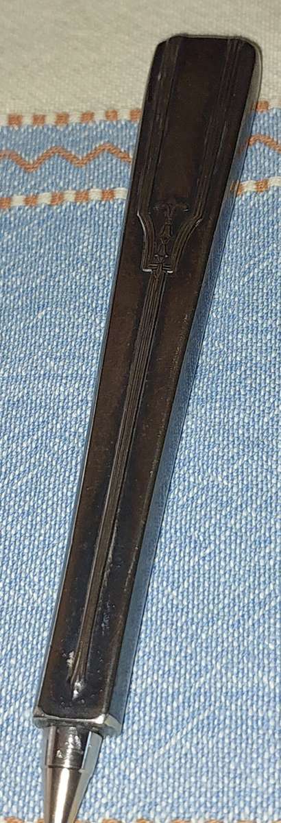 A VINTAGE COLLECTORS SILVER PLATED BALL PEN SOLD AS IS