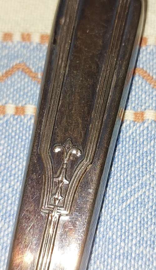 A VINTAGE COLLECTORS SILVER PLATED BALL PEN SOLD AS IS