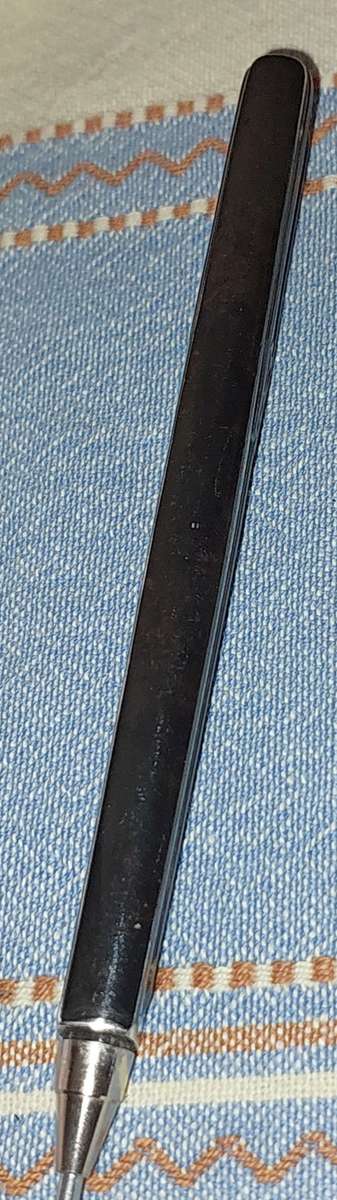 A VINTAGE COLLECTORS SILVER PLATED BALL PEN SOLD AS IS