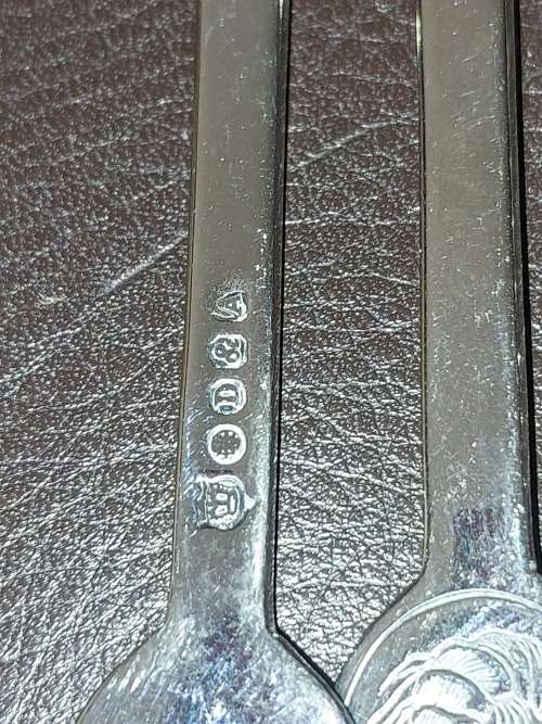 A COLLECTION OF KITCHENALIA SOLD AS IS