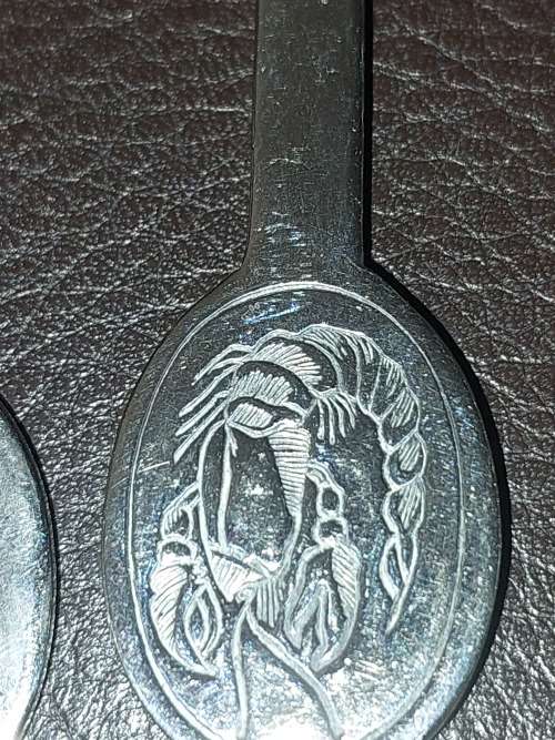 A COLLECTION OF KITCHENALIA SOLD AS IS