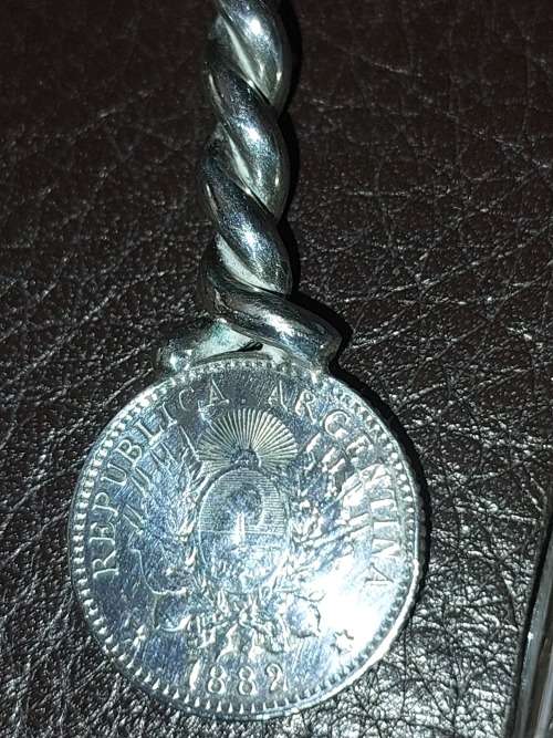 A COLLECTION OF KITCHENALIA SOLD AS IS