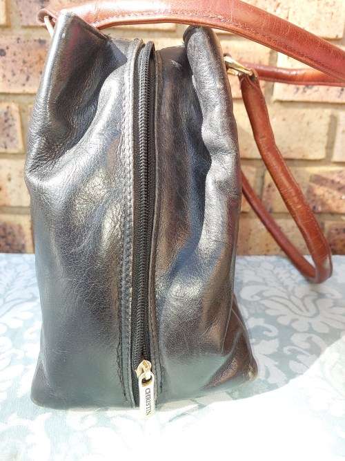 A VINTAGE CHRISTINE LEATHER TOTE BLACK COLOUR HAND BAG USED SOLD AS IS