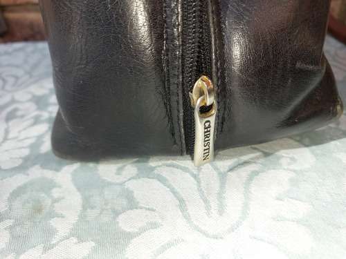 A VINTAGE CHRISTINE LEATHER TOTE BLACK COLOUR HAND BAG USED SOLD AS IS